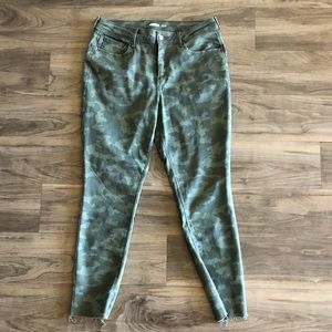 Camo skinny jeans